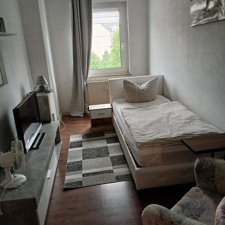 Kleine Wohnung Fuer Monteure Und Dienstreisen ツウィッカウ エクステリア 写真