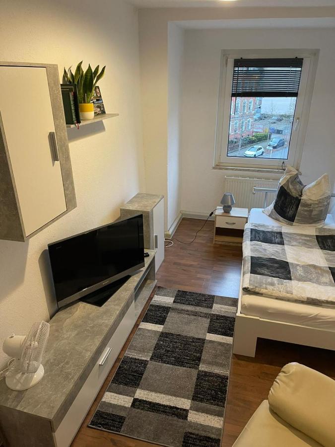 Kleine Wohnung Fuer Monteure Und Dienstreisen ツウィッカウ エクステリア 写真