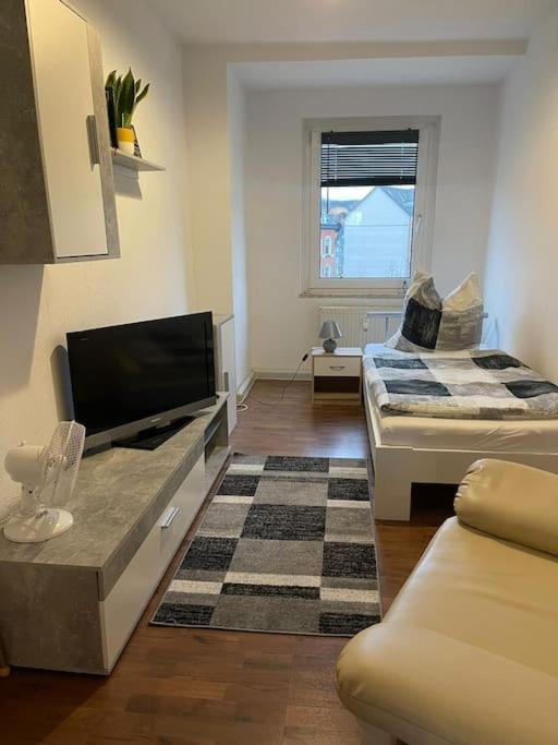 Kleine Wohnung Fuer Monteure Und Dienstreisen ツウィッカウ エクステリア 写真