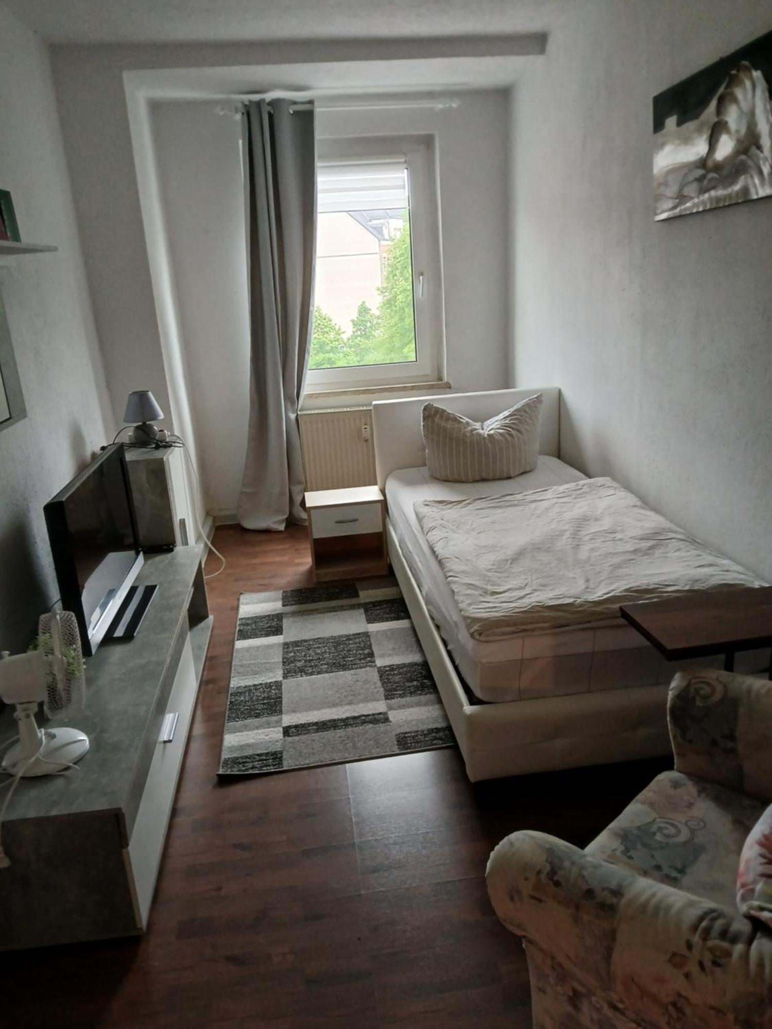 Kleine Wohnung Fuer Monteure Und Dienstreisen ツウィッカウ エクステリア 写真